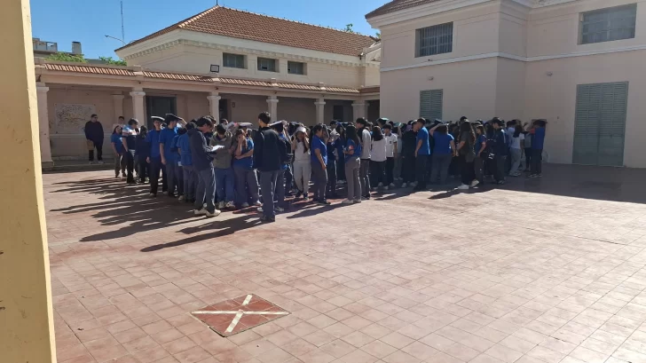 Realizan un simulacro de evacuación por sismo en todas las escuelas de la provincia