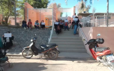 Padres y alumnos de una escuela de Jáchal se manifestaron en protesta por problemas con el agua