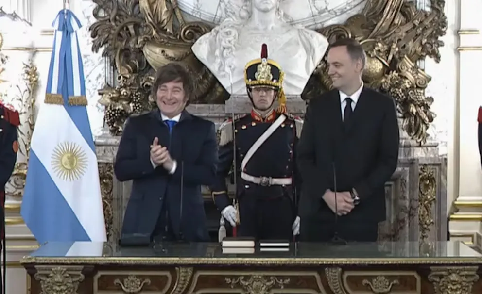 Javier Milei tomó el juramento de Manuel Adorni como nuevo jefe de Gabinete