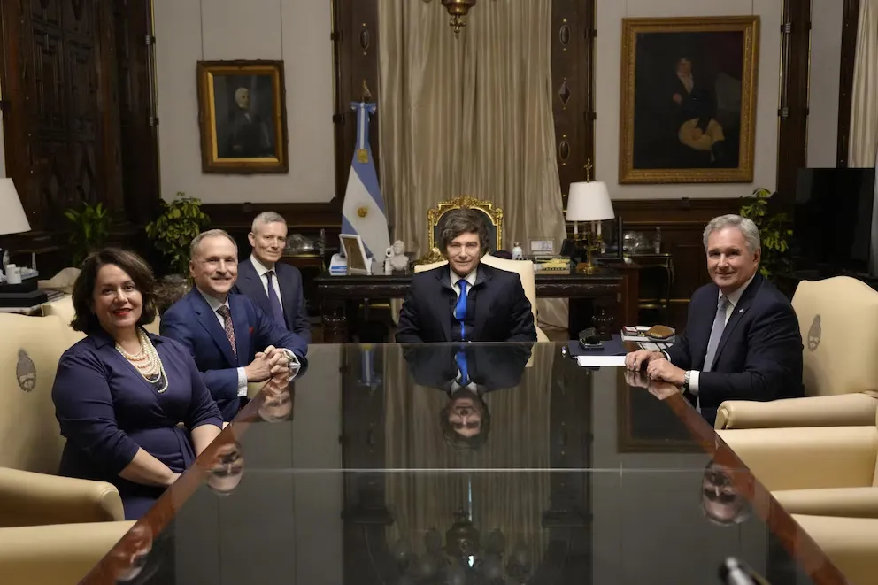 Milei recibió en Casa Rosada al nuevo embajador de Estados Unidos, Peter Lamelas