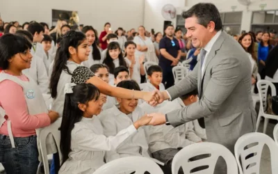 Orrego encabezó la entrega de más de 2.300 netbooks a alumnos de Rivadavia