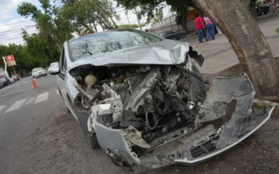 Fuerte choque en el Centro: tres autos involucrados en San Luis y España