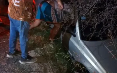 Un conductor perdió el control y terminó en un zanjón en Pie de Palo