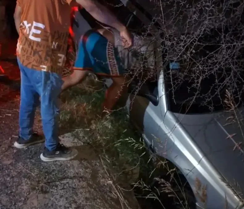 Un conductor perdió el control y terminó en un zanjón en Pie de Palo