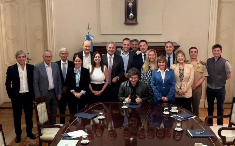 Milei flexibilizó las restricciones y ahora sus ministros podrán elegir libremente a dónde viajar de vacaciones