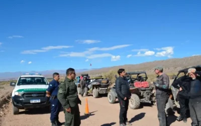 Denuncian a un grupo de turistas por ingresar con vehículos a la Pampa del Leoncito
