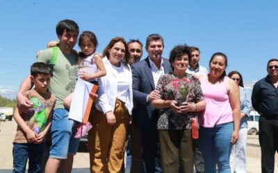 Orrego realizó una nueva entrega de viviendas, esta vez en Iglesia