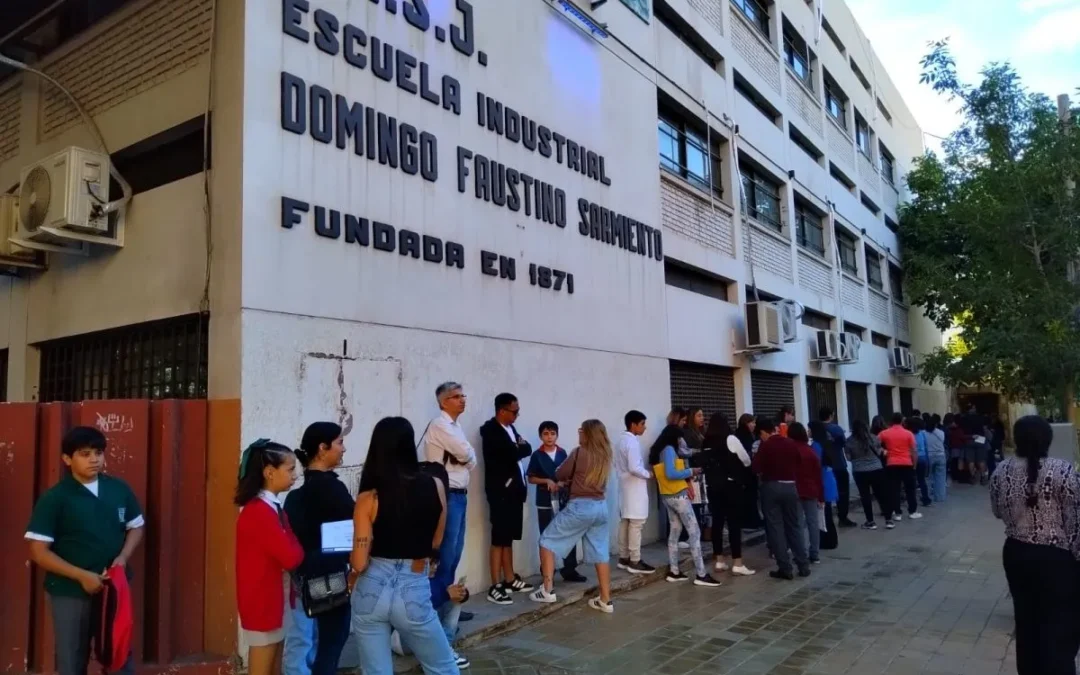 Más de 1.600 estudiantes rindieron el examen de ingreso a los colegios preuniversitarios