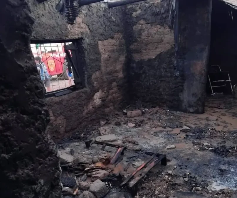 Una familia perdió todo en un incendio en La Bebida y pide ayuda para recuperarse