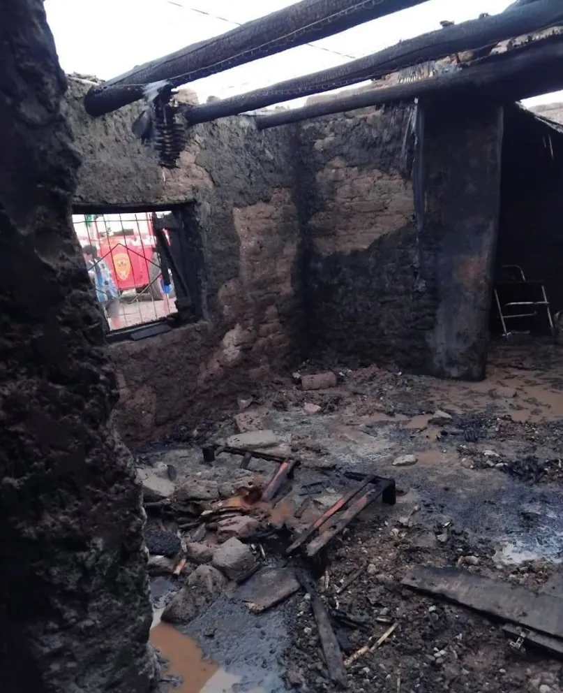 Una familia perdió todo en un incendio en La Bebida y pide ayuda para recuperarse