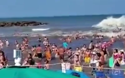 Una ola gigante provocó un muerto y 35 heridos en Mar del Plata y Santa Clara del Mar