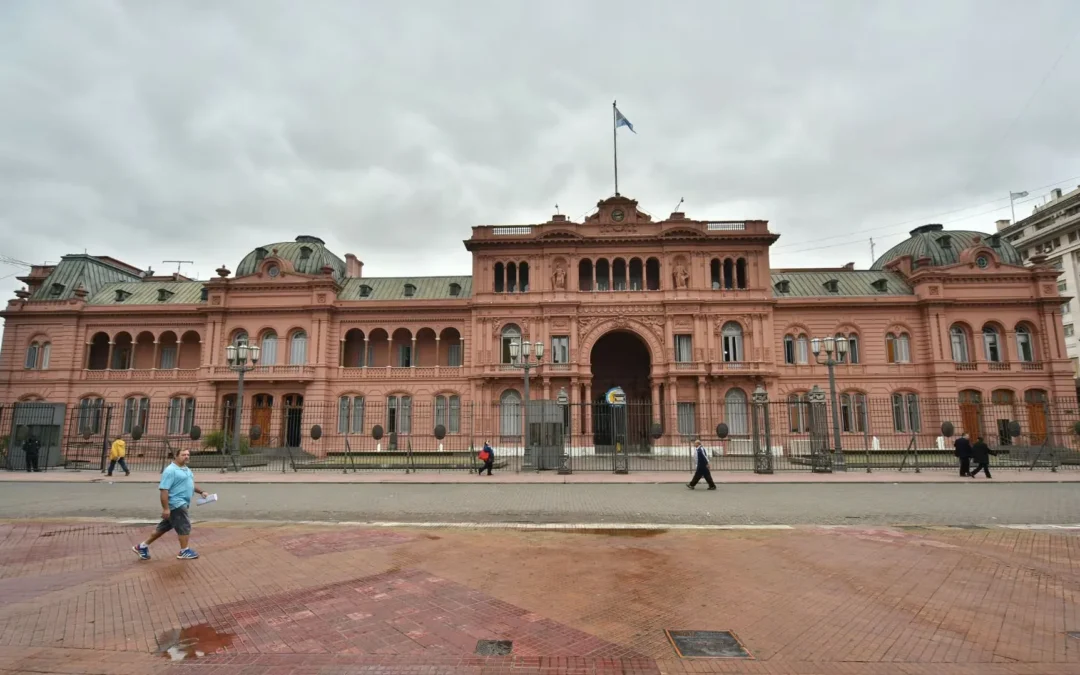 En menos de 24 horas, el Gobierno registró cuatro salidas de funcionarios y reordenó áreas clave