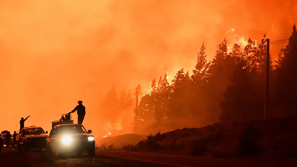 Incendios en la Patagonia: el Gobierno transferirá más de $100.000 millones para fortalecer a los bomberos
