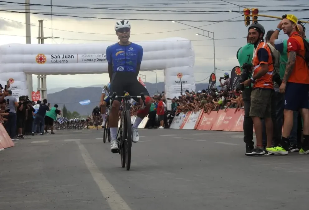 Mauricio Domínguez se impuso en la tercera etapa de la Vuelta a San Juan 2026