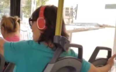 Una mujer se volvió viral por cantar a una canción de Luis Miguel en un colectivo de la Red Tulum: mirá el video