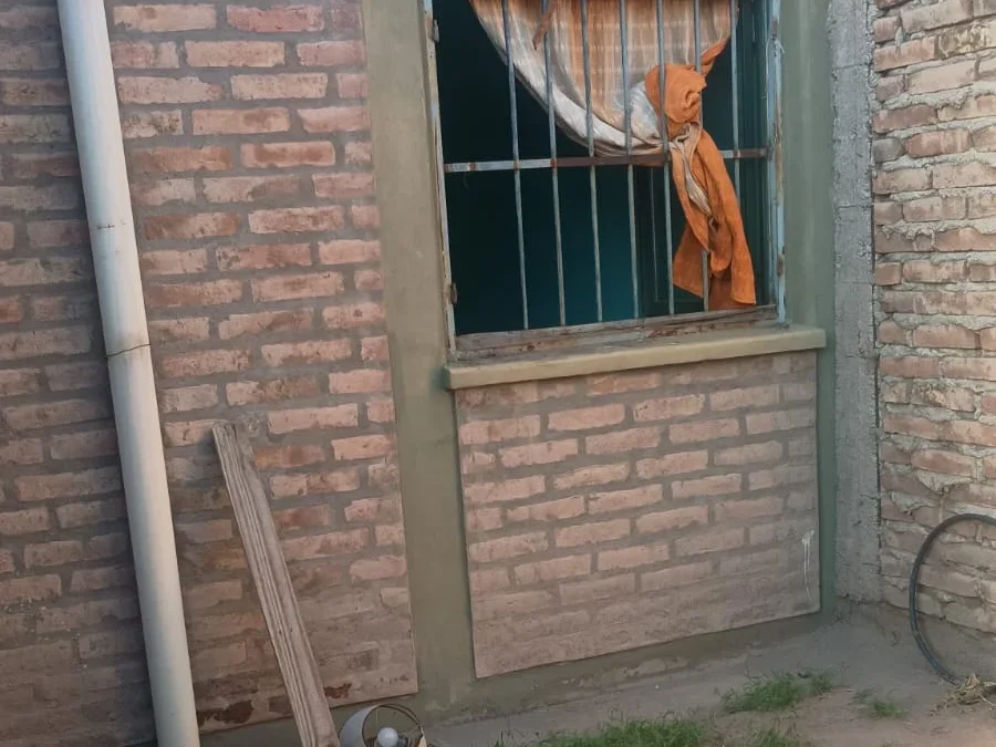 Con ayuda de los vecinos, la policía persiguió y detuvo a un hombre que había ingresado a robar a una vivienda en Rawson