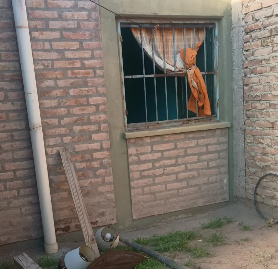 Con ayuda de los vecinos, la policía persiguió y detuvo a un hombre que había ingresado a robar a una vivienda en Rawson