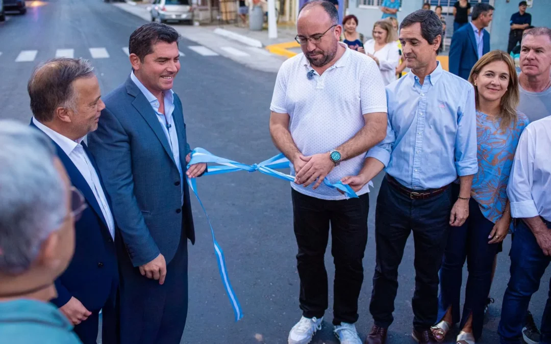 El gobernador Orrego y el intendente Miodowsky inauguraron obras de pavimentación y urbanización en Rivadavia