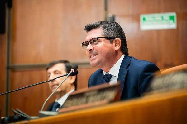 Orrego celebró la modificación de la Ley de Glaciares en sus redes sociales