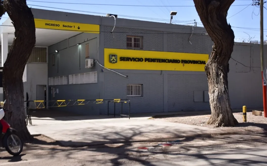 Una mujer deberá ir al penal por robar aros y maquillaje: sus antecedentes influyeron en la pena