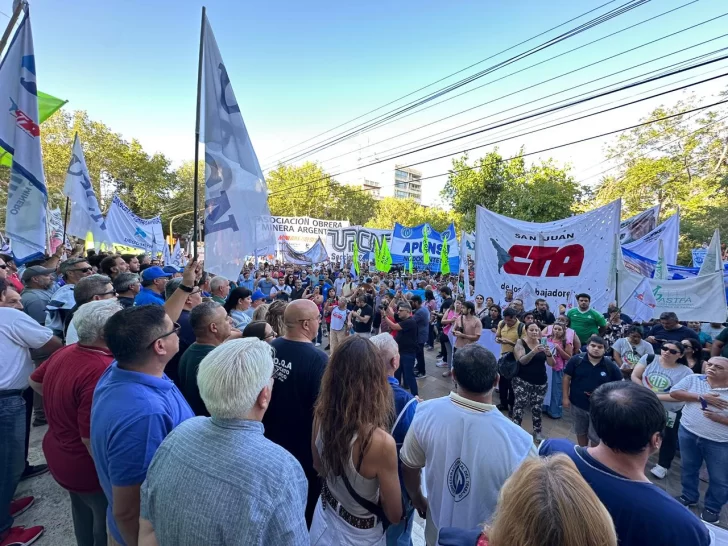 Organizaciones sindicales de San Juan marcharon mientras se debate la reforma laboral en el Senado