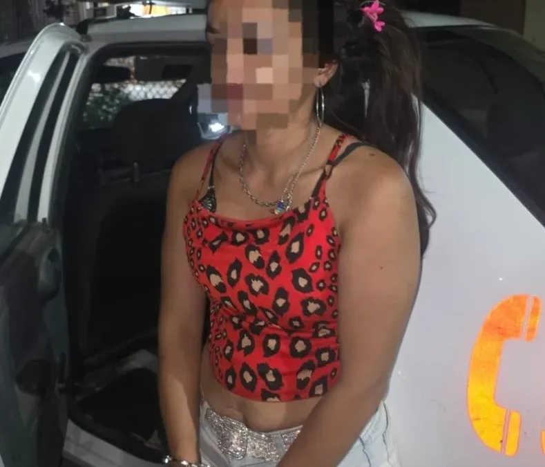 En un confuso episodio, detuvieron a una mujer por agredir a un hombre en la vía pública