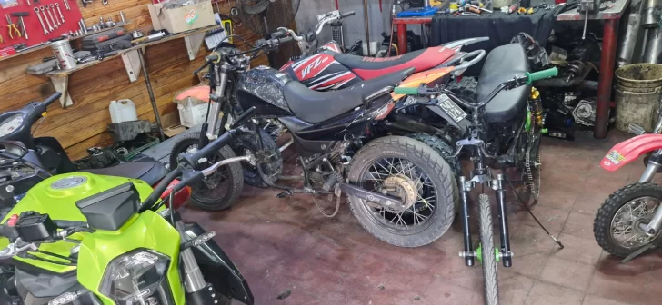 Robaron en un taller de Rawson y cayeron cuando intentaban vender una moto sustraída