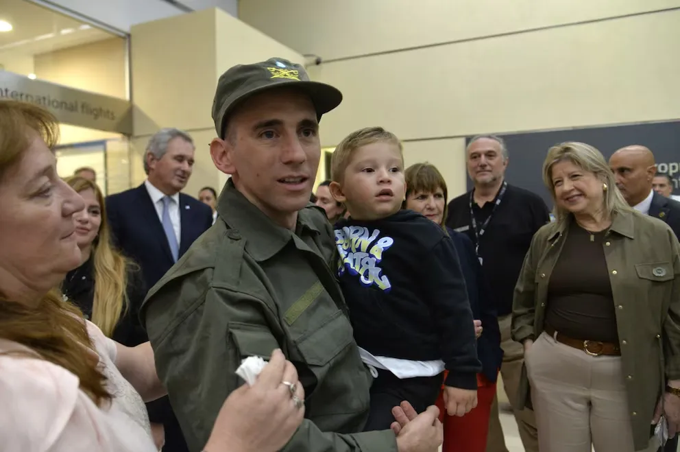 Tras permanecer más de 14 meses detenido en Venezuela, el gendarme Nahuel Gallo ya se encuentra a Argentina