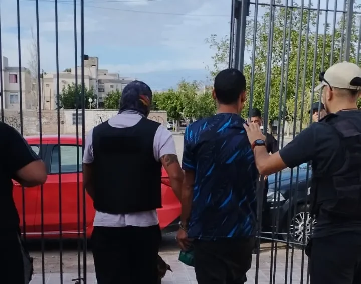 Detuvieron a un sujeto que robó un celular a mano armada en Rawson