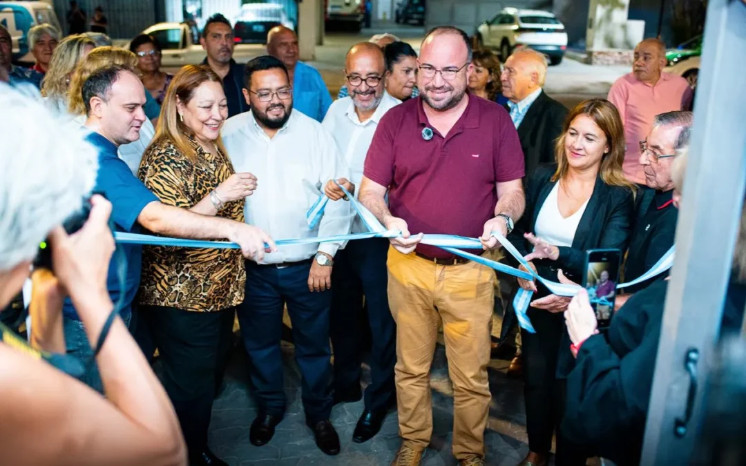 Rivadavia inauguró la segunda parada de colectivo climatizada y avanza con la transformación de tres más
