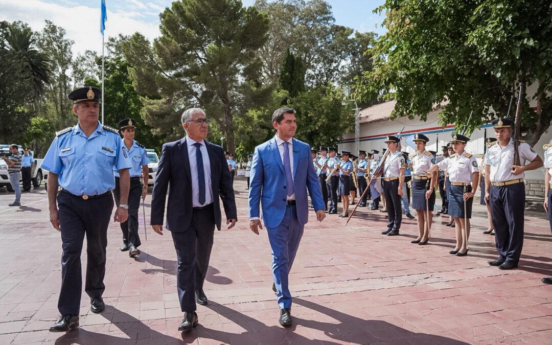 Orrego presentó la nueva conducción policial y entregó móviles para reforzar la prevención