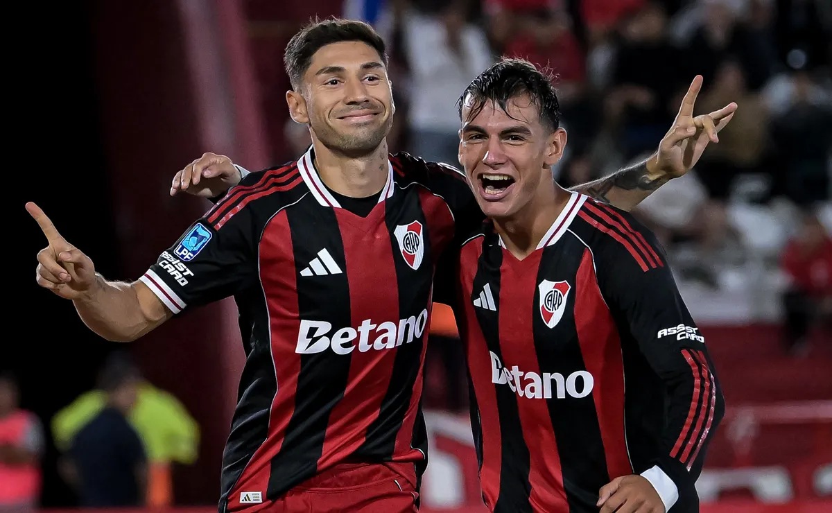 En el debut del Chacho Coudet, River le ganó a Huracán por 2 a 1