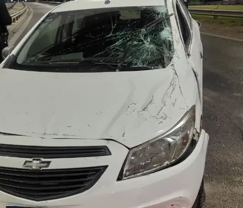 Conducía ebrio, perdió el control de su auto y chocó en la Avenida Circunvalación