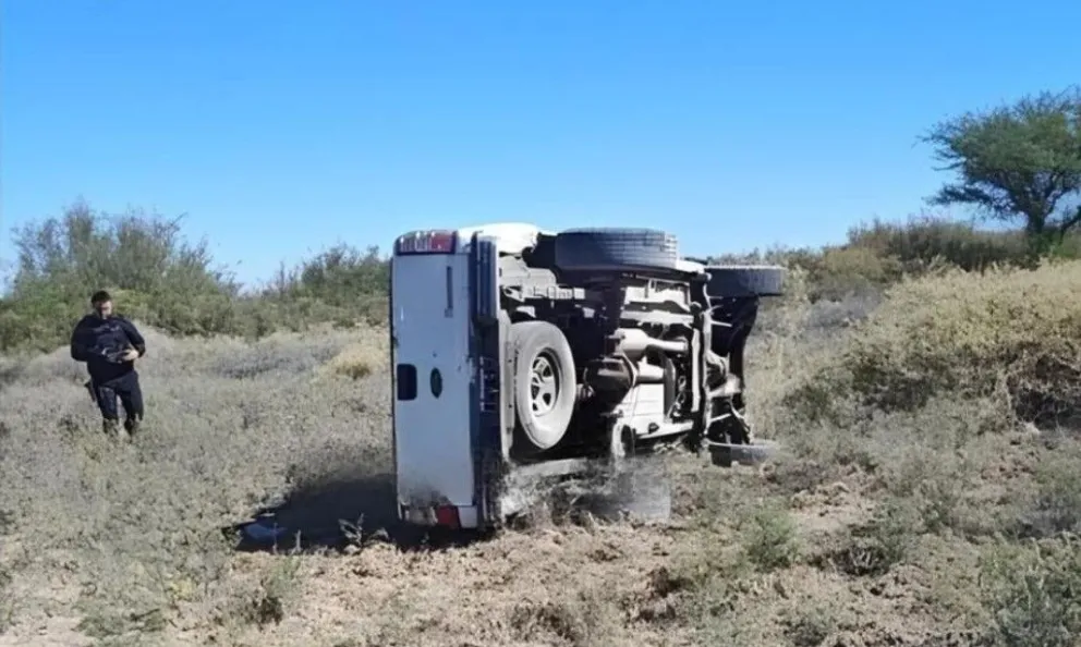 Una camioneta volcó tras perder el control y sus ocupantes resultaron con heridas leves en Angaco