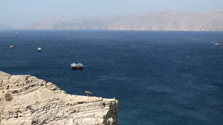 Irán vuelve a cerrar el estrecho de Ormuz y escala la crisis global del petróleo