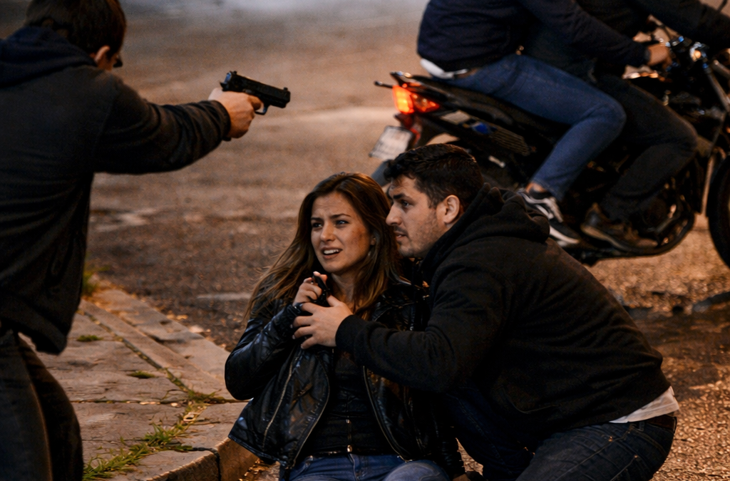 Motochorros balearon a una joven de 20 años durante un robo en el barrio Güemes