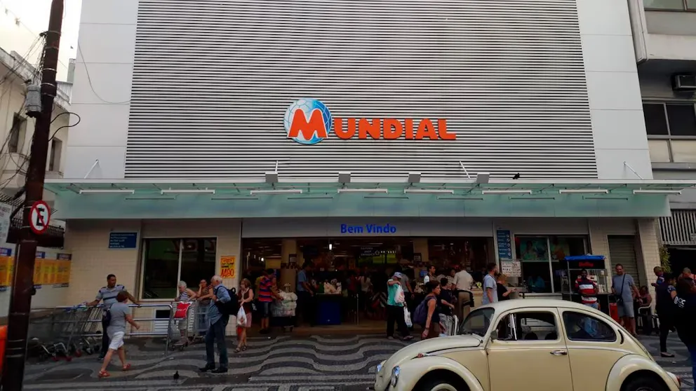 Detuvieron a otro argentino en Brasil tras insultar de manera racista a la empleada de un supermercado