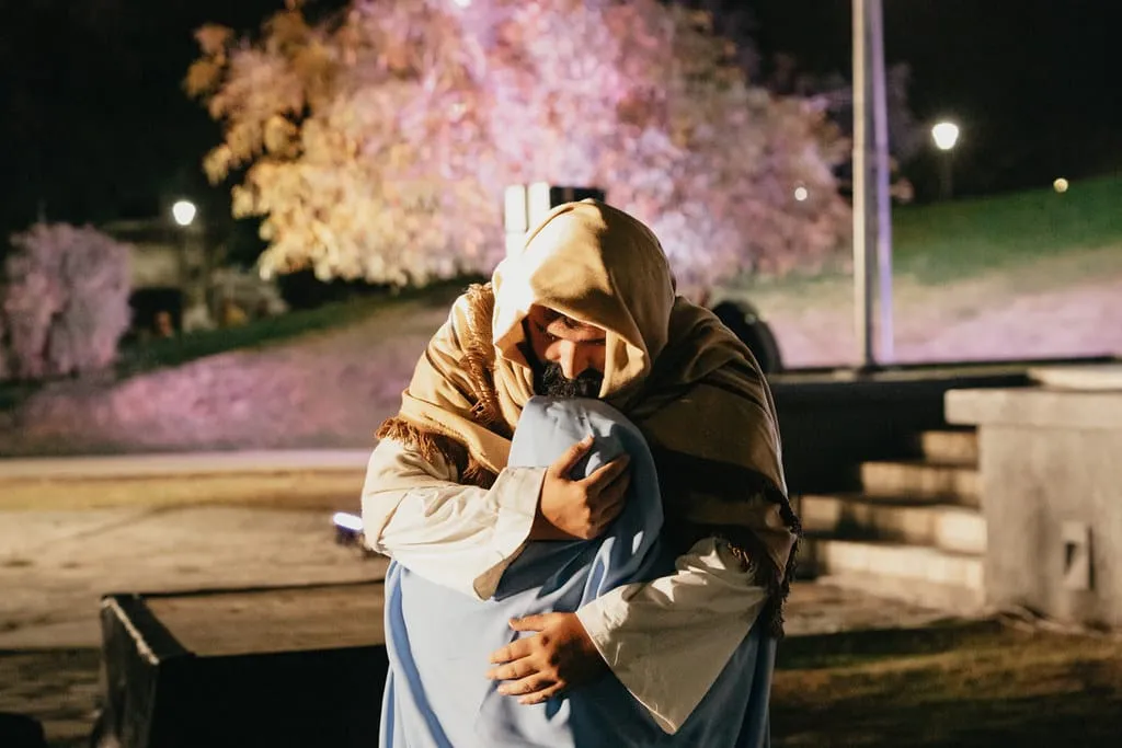 El Ballet Sembrando Ilusiones representó un emotivo Vía Crucis en la Plaza de la Joroba