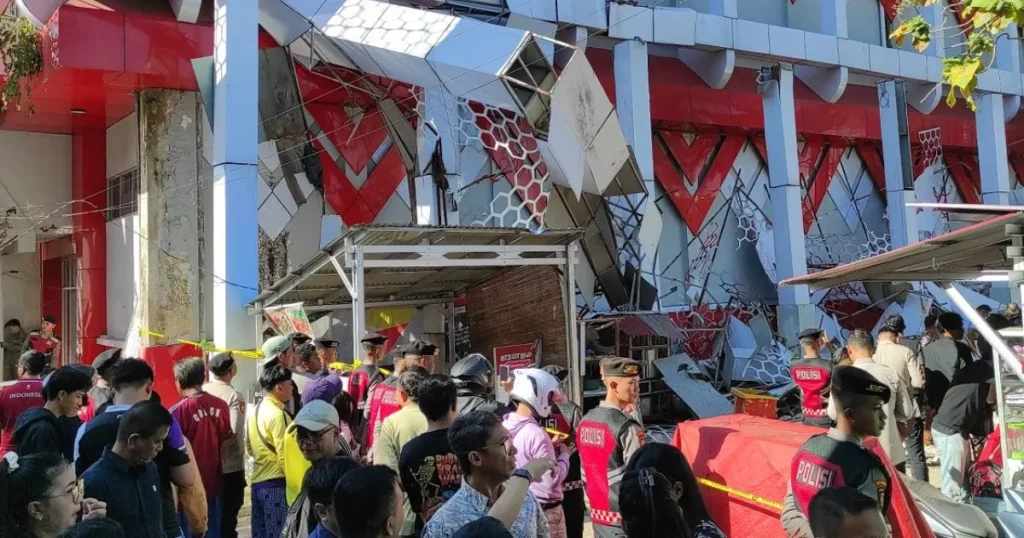 Un terremoto de magnitud 7,4 sacudió a Indonesia y dejó al menos un muerto