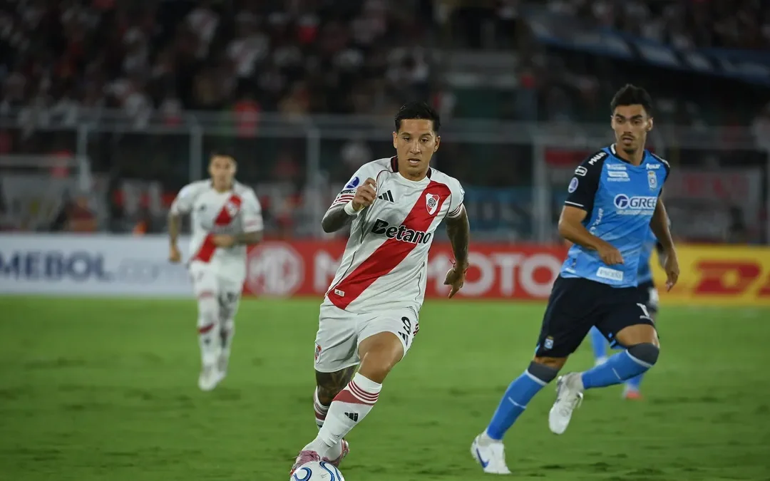 Con diez hombres desde el arranque, River igualó 1 a 1 con Blooming en su presentación por la Sudamericana