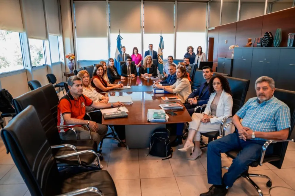 El Gobierno y los gremios docentes retomaron las negociaciones salariales en el Centro Cívico
