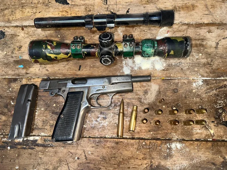 Allanamientos en Rivadavia: tres detenidos y secuestro de armas, droga y objetos robados