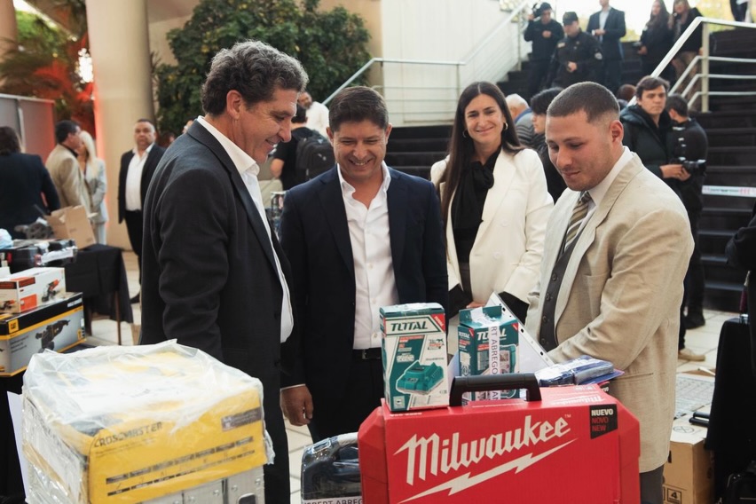 Entregaron certificados e insumos del programa “Aprender, Trabajar y Producir”
