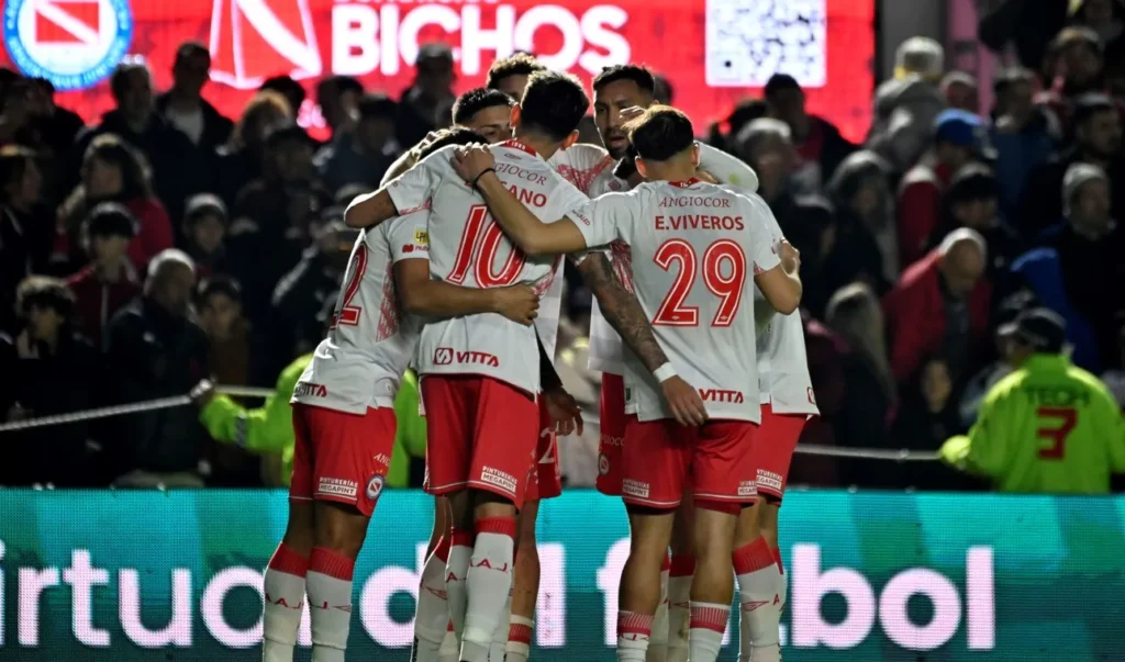 Argentinos Juniors y Belgrano son los primeros semifinalistas del Torneo Apertura