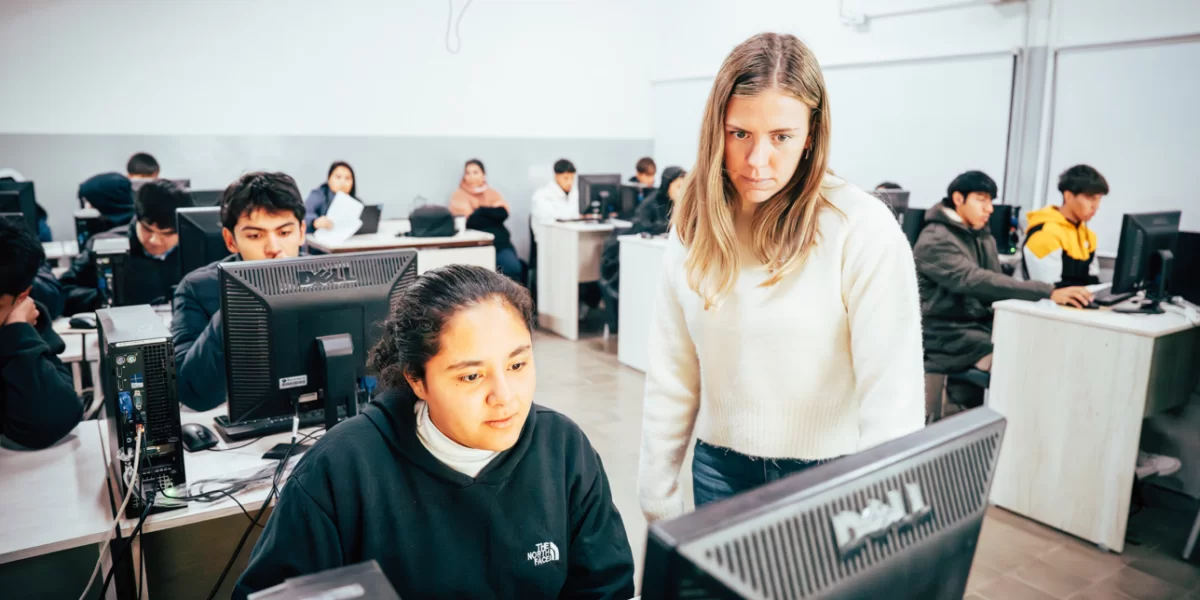 Los Azules impulsó capacitaciones en Inteligencia Artificial para lacomunidad de Calingasta