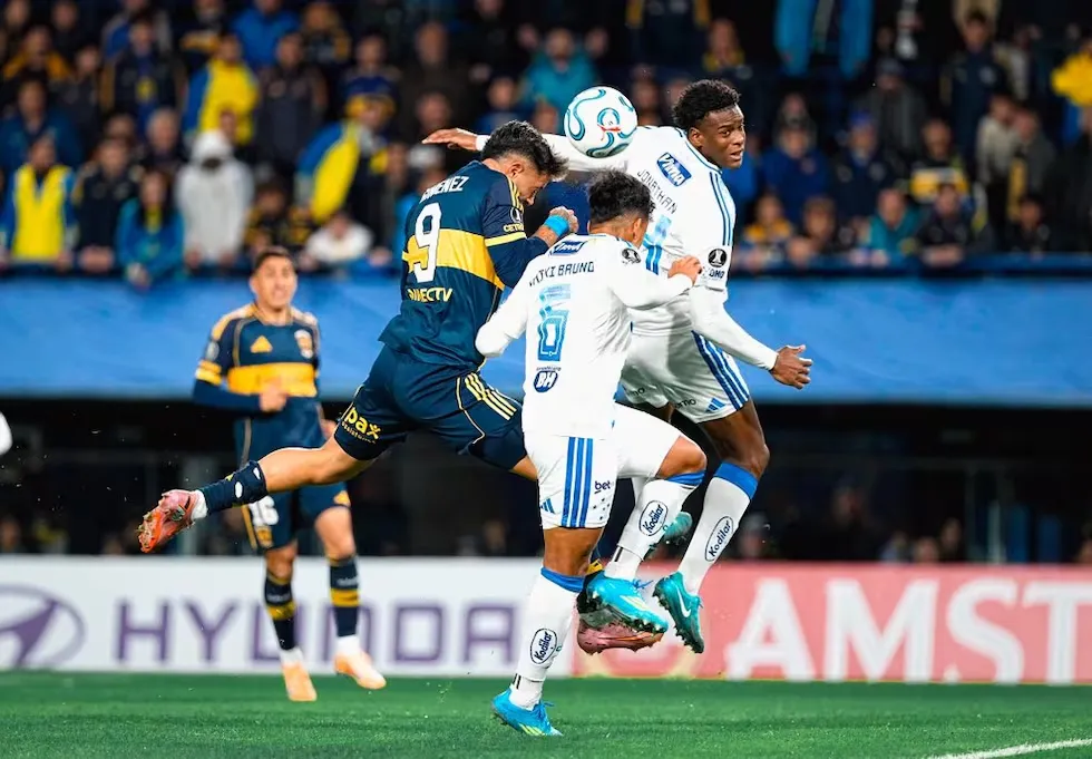Boca se juega la clasificación ante Universidad Católica en una Bombonera caliente