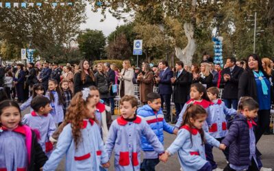 Más de 380 chicos participaron del tradicional desfile por el 25 de Mayo en Santa Lucía