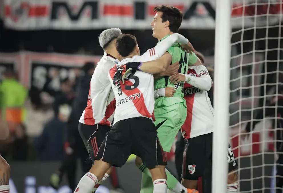 Con un gol en la última jugada del partido y definición por penales, River pasó a cuartos de final