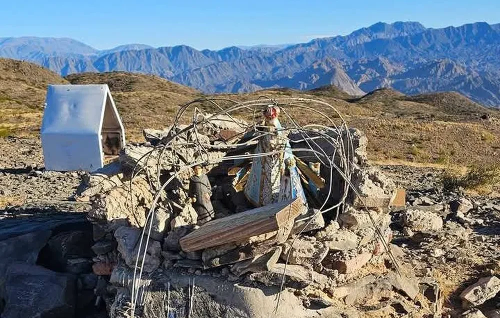 Aparecieron nuevos daños vandálicos en la gruta de Sierras Azules