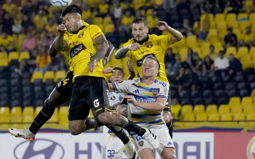 Con un hombre expulsado, Boca perdió en Ecuador y se complica en su grupo de Libertadores